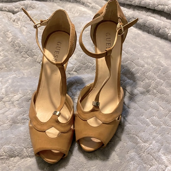 Guess Wgtoya Tan stilettos - size 9 - Picture 2 of 4